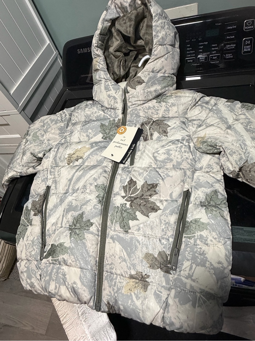 Abercrombie & Fitch Kids' Hooded Puffer Jacket in Leaf Print Gray and Olive